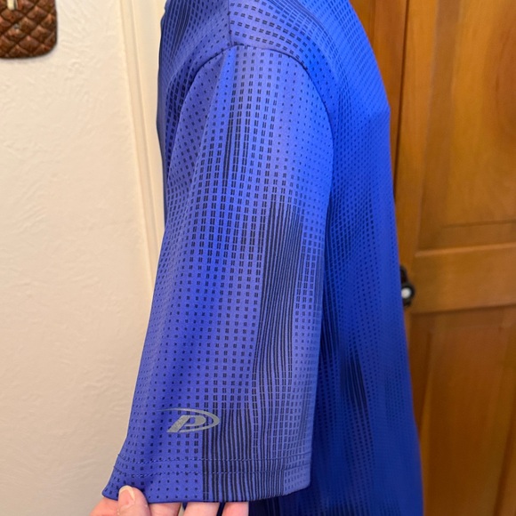 🆓🆓🆓Free w/ Purchase🆓🆓🆓Men's Blue Athletic Shirt - Picture 6 of 8